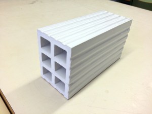 The Golden Brick. Cyro García. Cerámica y lustre de oro.