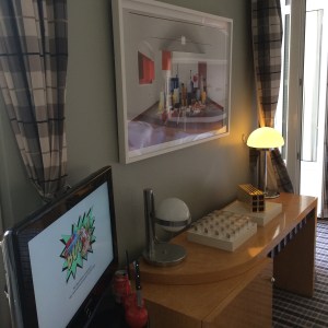 The Golden Brick. Cyro García. Cerámica y lustre de oro.