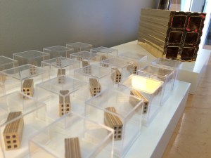 The Golden Brick. Cyro García. Cerámica y lustre de oro.