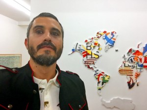 World SA. Cyro García. Arte Contemporáneo. Escultura Cerámica