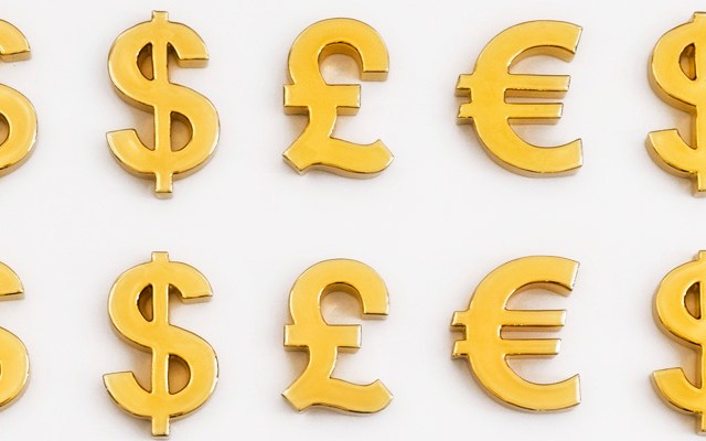 LESS. Cyro García. Cerámica y lustre de oro