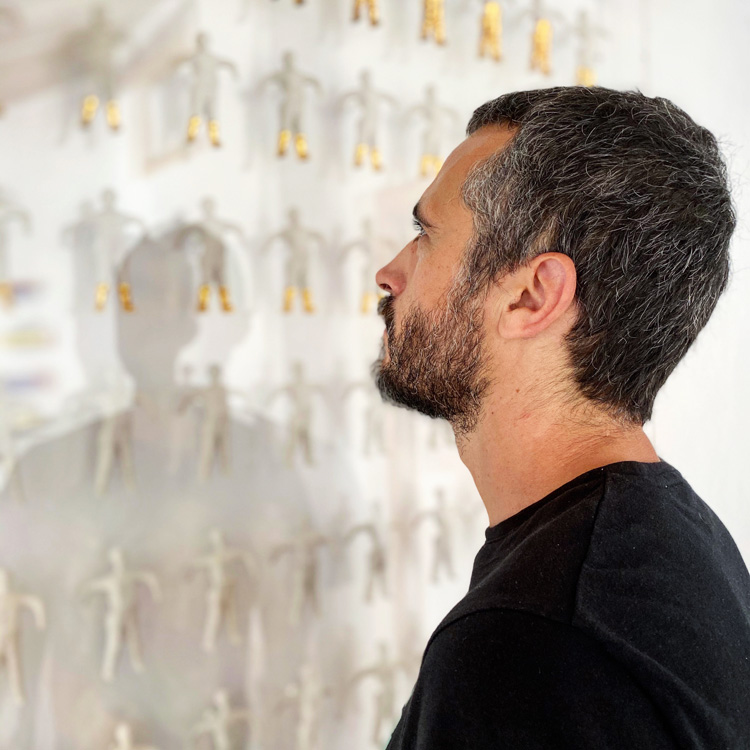 From Distapity to Dignity. Cyro García. Escultura cerámica