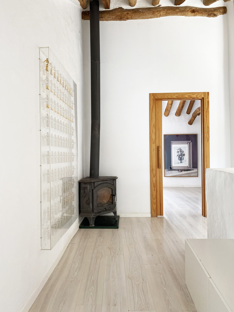 From Distapity to Dignity. Cyro García. Escultura cerámica